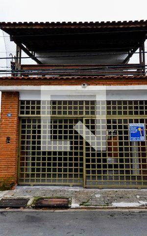 Casa para alugar com 240m², 3 quartos e 2 vagas Casa para alugar com 240m², 3 quartos e 2 vagasFachada