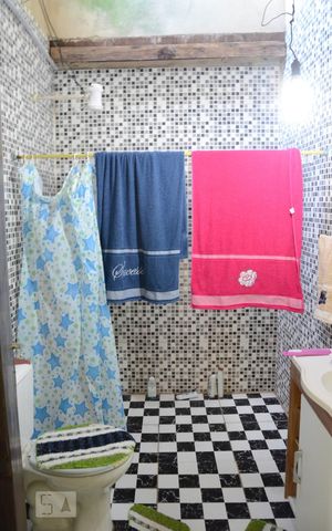 Casa para alugar com 200m², 3 quartos e 2 vagasBanheiro de Serviço