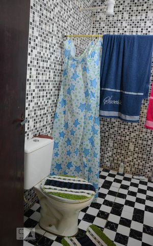 Casa para alugar com 200m², 3 quartos e 2 vagasBanheiro de Serviço