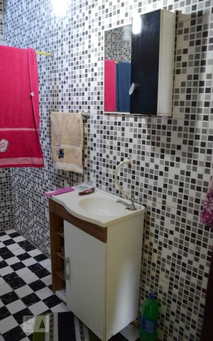 Casa para alugar com 200m², 3 quartos e 2 vagasBanheiro de Serviço