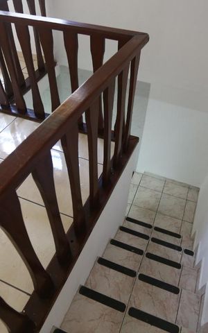 Casa à venda com 81m², 3 quartos e 1 vagaEscadas