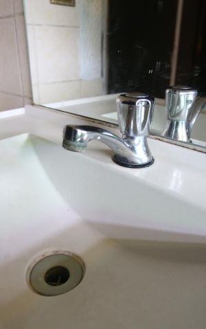 Casa à venda com 81m², 3 quartos e 1 vagaBanheiro - Torneira