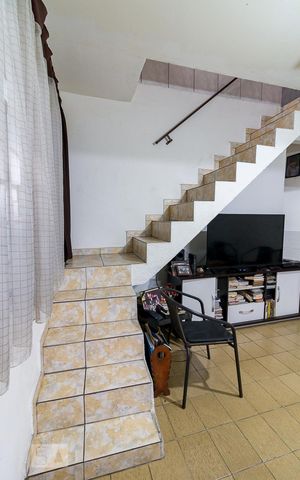 Casa à venda com 150m², 3 quartos e 7 vagasEscadas