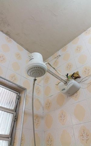Casa à venda com 150m², 3 quartos e 7 vagasBanheiro 1 - chuveiro
