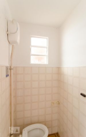 Casa à venda com 300m², 3 quartos e 2 vagasBanheiro de Serviço