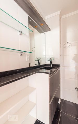 Apartamento à venda com 77m², 2 quartos e 1 vaga Apartamento à venda com 77m², 2 quartos e 1 vagaBanheiro