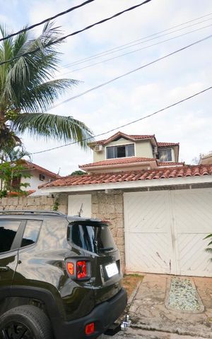Casa à venda com 500m², 5 quartos e 4 vagas Casa à venda com 500m², 5 quartos e 4 vagasFachada
