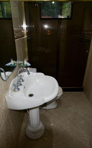 Casa à venda com 500m², 5 quartos e 4 vagas Casa à venda com 500m², 5 quartos e 4 vagasBanheiro Social
