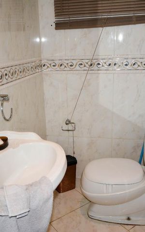 Casa à venda com 500m², 5 quartos e 4 vagas Casa à venda com 500m², 5 quartos e 4 vagasLavabo