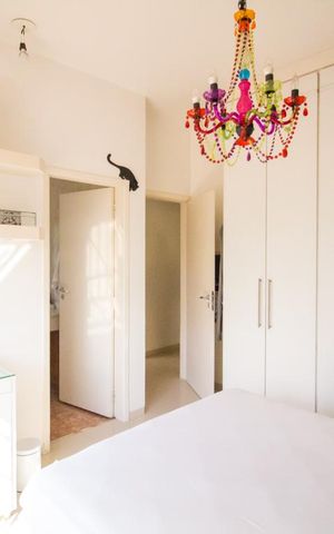 Casa à venda com 300m², 5 quartos e 3 vagas Casa à venda com 300m², 5 quartos e 3 vagasQuarto 2 - Suíte