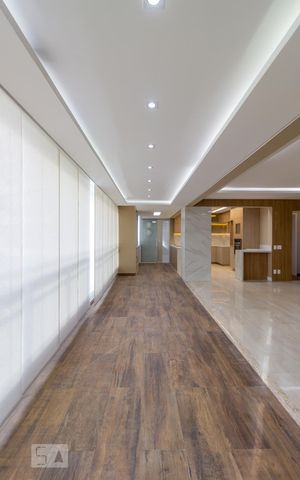 Apartamento para alugar com 220m², 3 quartos e 3 vagas Apartamento para alugar com 220m², 3 quartos e 3 vagasVaranda