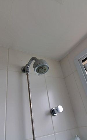 Apartamento à venda com 90m², 2 quartos e 2 vagas Apartamento à venda com 90m², 2 quartos e 2 vagasBanheiro da Suíte