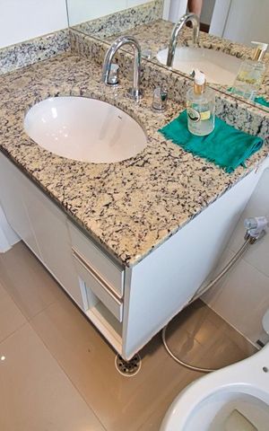 Apartamento à venda com 90m², 2 quartos e 2 vagas Apartamento à venda com 90m², 2 quartos e 2 vagasBanheiro da Suíte