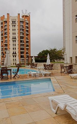 Apartamento à venda com 90m², 2 quartos e 2 vagas Apartamento à venda com 90m², 2 quartos e 2 vagasÁrea comum - Piscina