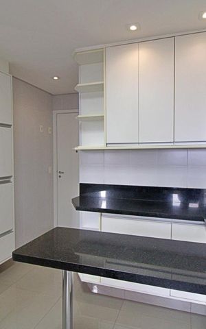 Apartamento à venda com 90m², 2 quartos e 2 vagas Apartamento à venda com 90m², 2 quartos e 2 vagasCozinha