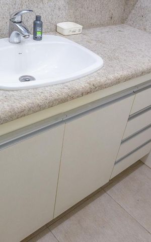 Apartamento à venda com 83m², 2 quartos e 1 vaga Apartamento à venda com 83m², 2 quartos e 1 vagaBanheiro Social