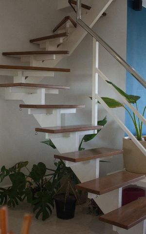 Apartamento para alugar com 160m², 2 quartos e 2 vagas Apartamento para alugar com 160m², 2 quartos e 2 vagasEscada