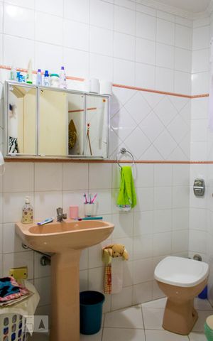 Casa à venda com 268m², 5 quartos e 1 vaga Casa à venda com 268m², 5 quartos e 1 vagaBanheiro da Suíte 2