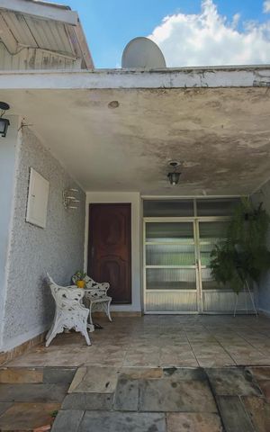 Casa à venda com 168m², 4 quartos e 2 vagas Casa à venda com 168m², 4 quartos e 2 vagasGaragem