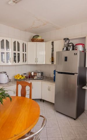 Casa à venda com 168m², 4 quartos e 2 vagas Casa à venda com 168m², 4 quartos e 2 vagasCozinha