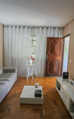 Casa à venda com 168m², 4 quartos e 2 vagas Casa à venda com 168m², 4 quartos e 2 vagasSala