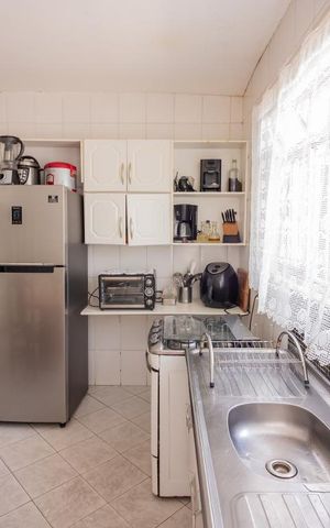 Casa à venda com 168m², 4 quartos e 2 vagas Casa à venda com 168m², 4 quartos e 2 vagasCozinha