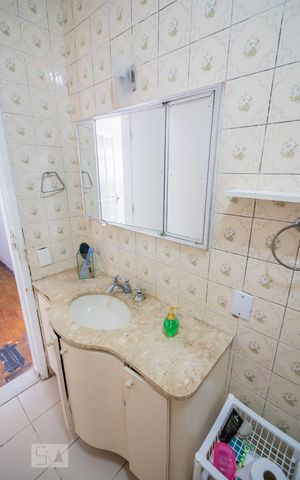 Casa à venda com 168m², 4 quartos e 2 vagas Casa à venda com 168m², 4 quartos e 2 vagasBanheiro