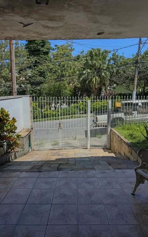 Casa à venda com 168m², 4 quartos e 2 vagas Casa à venda com 168m², 4 quartos e 2 vagasGaragem