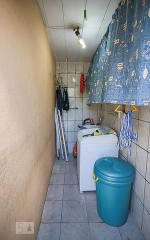 Casa à venda com 168m², 4 quartos e 2 vagas Casa à venda com 168m², 4 quartos e 2 vagasLavanderia