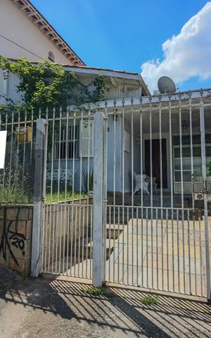 Casa à venda com 168m², 4 quartos e 2 vagas Casa à venda com 168m², 4 quartos e 2 vagasFachada Casa