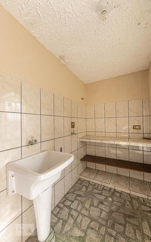 Casa à venda com 231m², 4 quartos e 1 vaga Casa à venda com 231m², 4 quartos e 1 vagaÁrea de Serviço