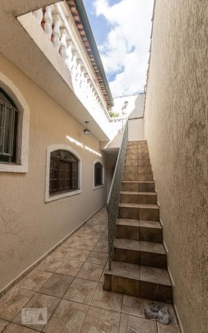 Casa à venda com 231m², 4 quartos e 1 vaga Casa à venda com 231m², 4 quartos e 1 vagaÁrea Externa