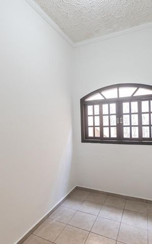 Casa à venda com 231m², 4 quartos e 1 vaga Casa à venda com 231m², 4 quartos e 1 vagaEscritório