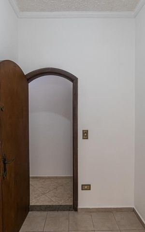 Casa à venda com 231m², 4 quartos e 1 vaga Casa à venda com 231m², 4 quartos e 1 vagaEscritório