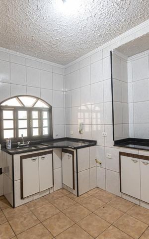 Casa à venda com 231m², 4 quartos e 1 vaga Casa à venda com 231m², 4 quartos e 1 vagaCozinha