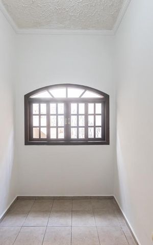 Casa à venda com 231m², 4 quartos e 1 vaga Casa à venda com 231m², 4 quartos e 1 vagaEscritório