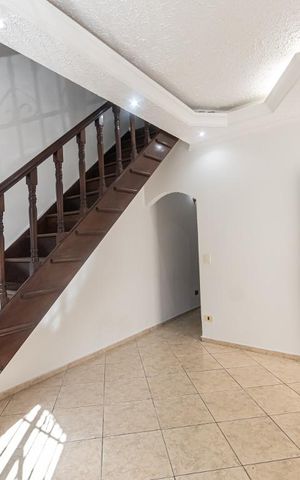 Casa à venda com 231m², 4 quartos e 1 vaga Casa à venda com 231m², 4 quartos e 1 vagaSala