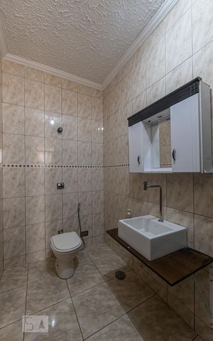 Casa à venda com 231m², 4 quartos e 1 vaga Casa à venda com 231m², 4 quartos e 1 vagaBanheiro Social 1