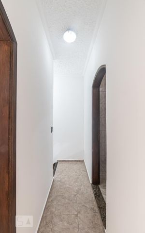 Casa à venda com 231m², 4 quartos e 1 vaga Casa à venda com 231m², 4 quartos e 1 vagaCorredor