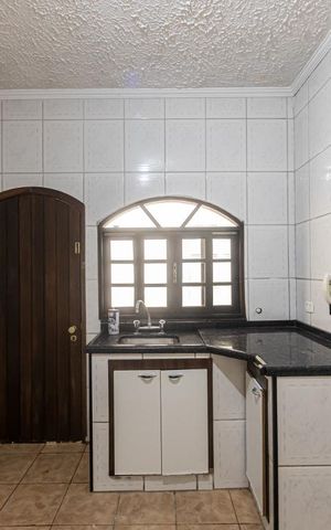 Casa à venda com 231m², 4 quartos e 1 vaga Casa à venda com 231m², 4 quartos e 1 vagaCozinha