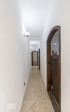 Casa à venda com 231m², 4 quartos e 1 vaga Casa à venda com 231m², 4 quartos e 1 vagaCorredor