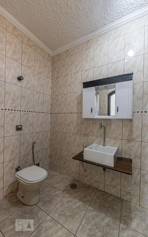 Casa à venda com 231m², 4 quartos e 1 vaga Casa à venda com 231m², 4 quartos e 1 vagaBanheiro Social 1