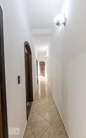 Casa à venda com 231m², 4 quartos e 1 vaga Casa à venda com 231m², 4 quartos e 1 vagaCorredor