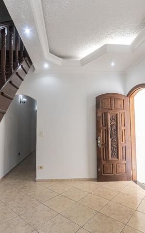 Casa à venda com 231m², 4 quartos e 1 vaga Casa à venda com 231m², 4 quartos e 1 vagaSala