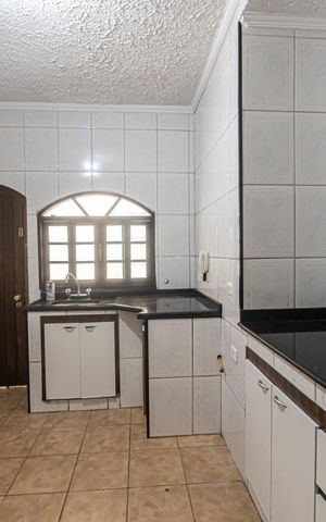 Casa à venda com 231m², 4 quartos e 1 vaga Casa à venda com 231m², 4 quartos e 1 vagaCozinha