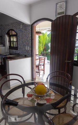 Casa à venda com 258m², 3 quartos e 4 vagas Casa à venda com 258m², 3 quartos e 4 vagasCopa