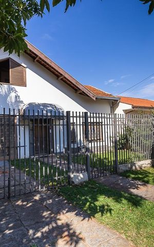 Casa à venda com 185m², 4 quartos e 1 vaga Casa à venda com 185m², 4 quartos e 1 vagaFachada