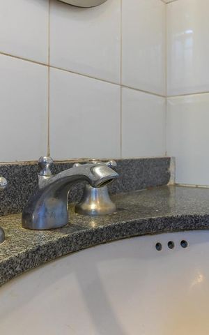 Casa à venda com 185m², 4 quartos e 1 vaga Casa à venda com 185m², 4 quartos e 1 vagaBanheiro da suíte 1