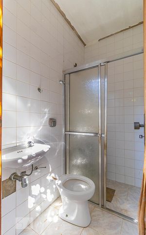 Casa à venda com 185m², 4 quartos e 1 vaga Casa à venda com 185m², 4 quartos e 1 vagaBanheiro de serviço