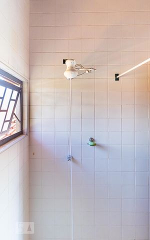 Casa à venda com 185m², 4 quartos e 1 vaga Casa à venda com 185m², 4 quartos e 1 vagaBanheiro da suíte 2